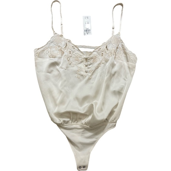 NWT A&F embroidered floral cream thong bodysuit SZ Small feminine & charming 🌼 - Picture 2 of 7